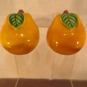 Vintage Ceramic PEAR Salt & Pepper Shakers 1.5" x 1.5" (70C)